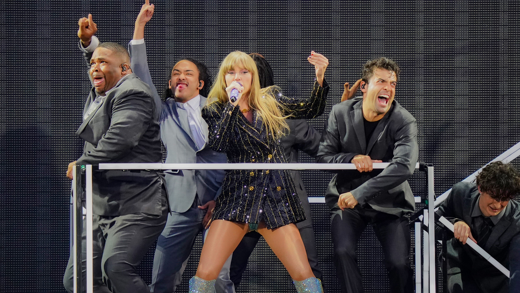 Taylor Swift Graced Denver with a weekend of magic and beauty, filled with pop songs that have built memories for years (Photos: Gerardo Federico)